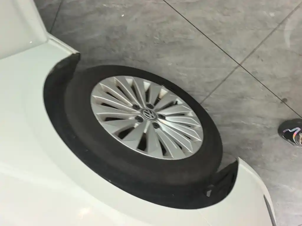 Volkswagen Lavida — фото 23