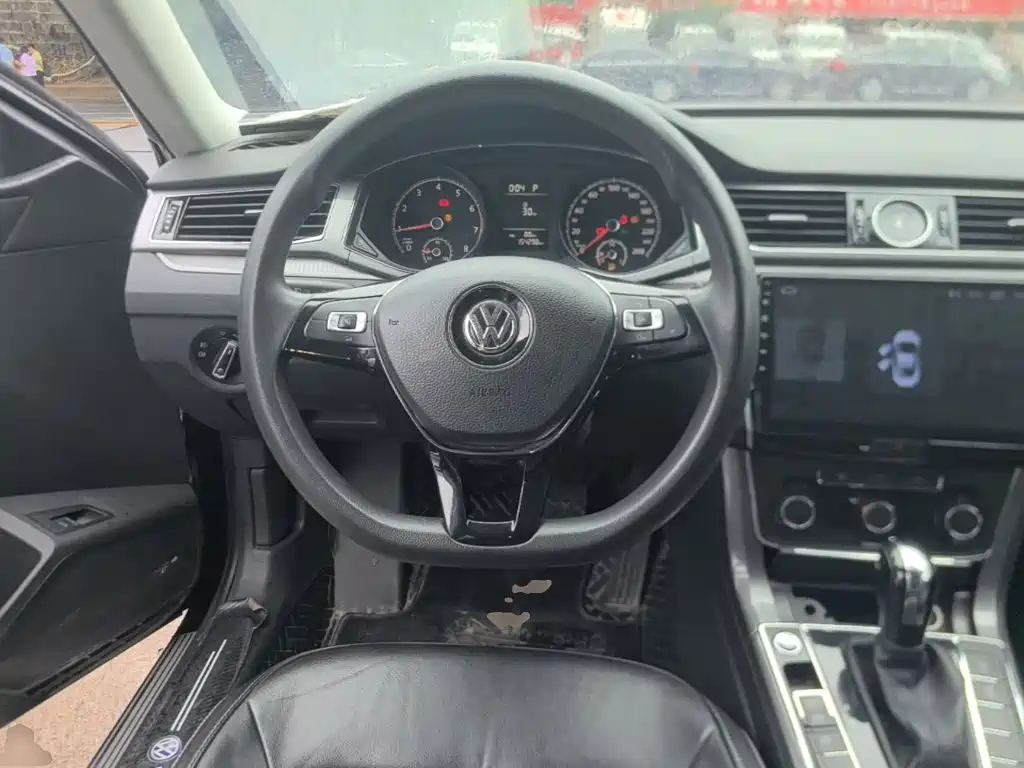 Volkswagen Passat — фото 11
