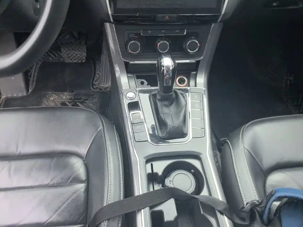 Volkswagen Passat — фото 14