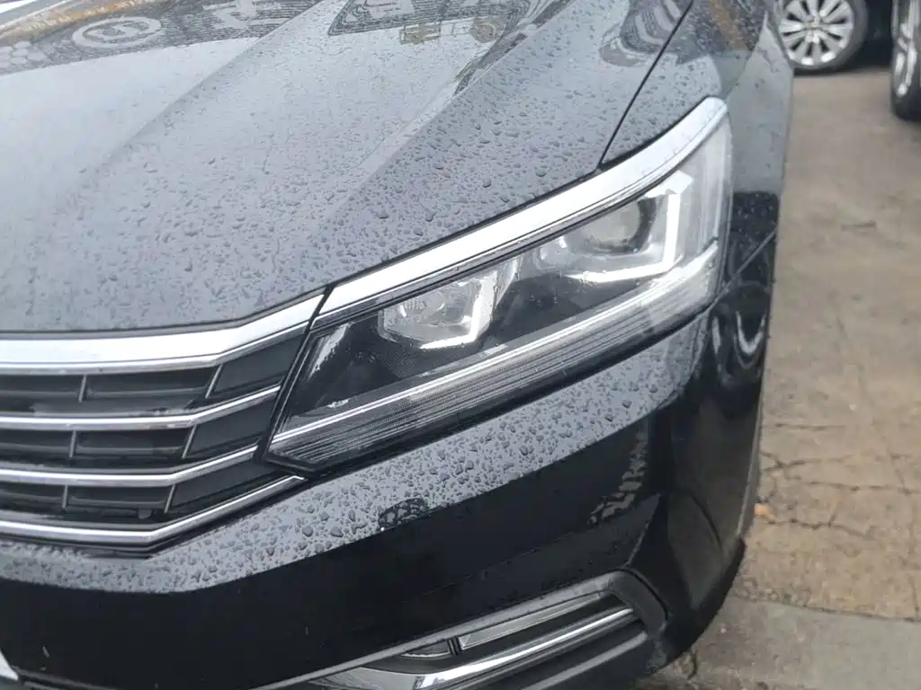 Volkswagen Passat — фото 24