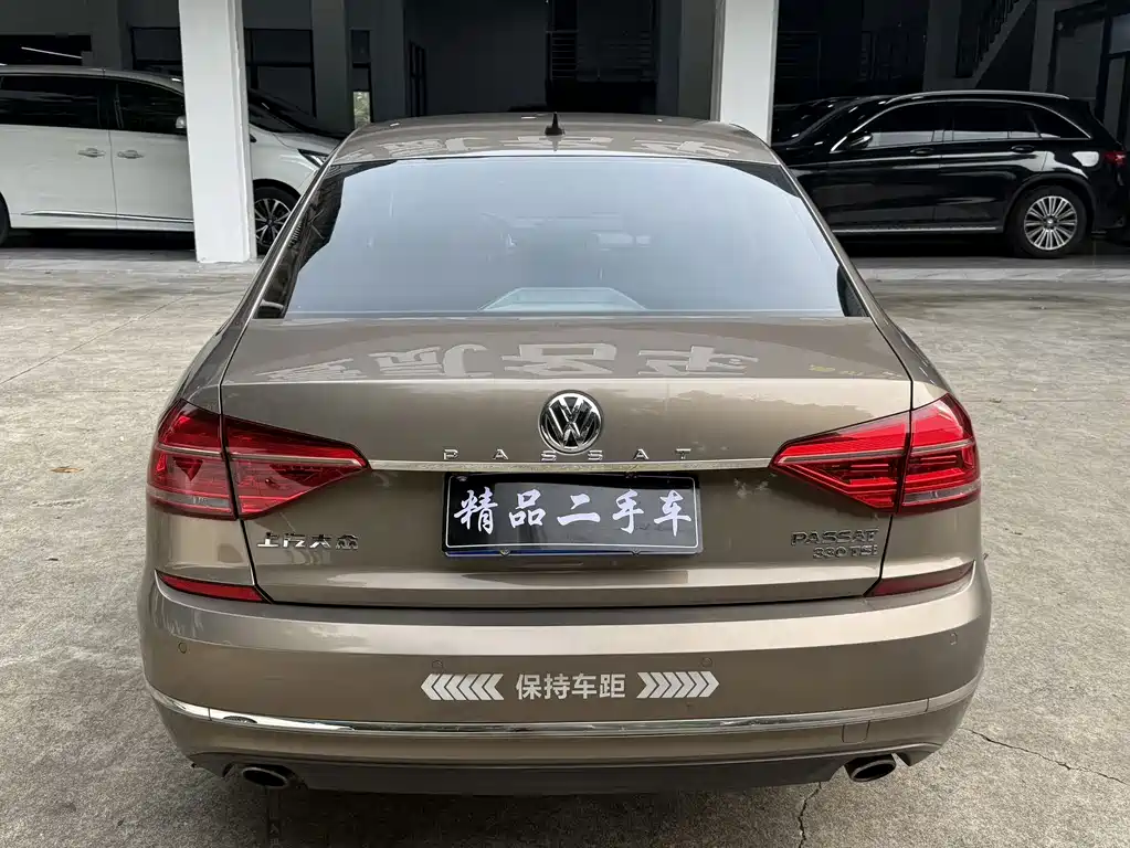 Volkswagen Passat — фото 14