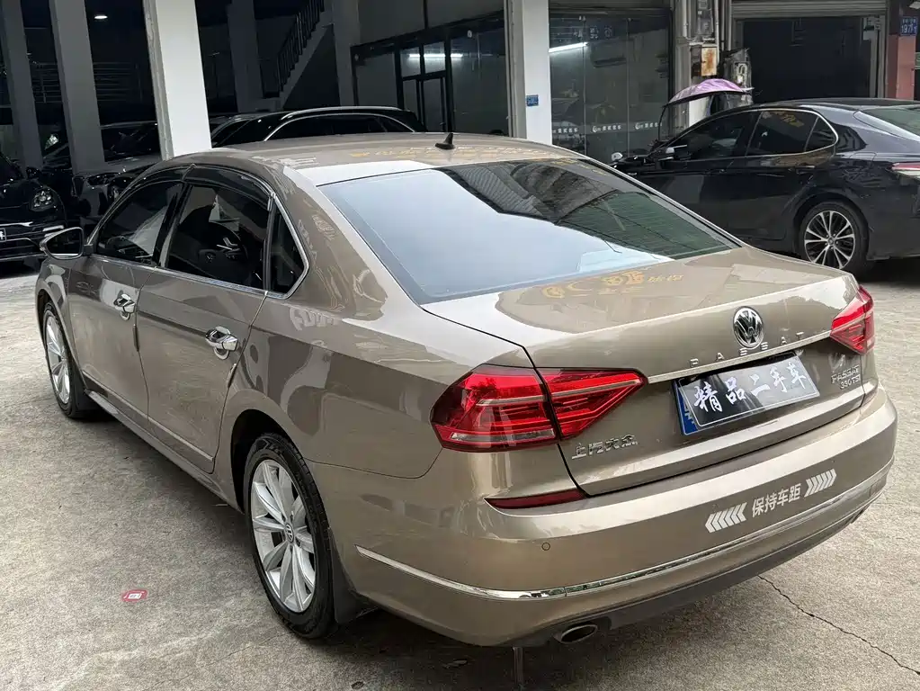 Volkswagen Passat — фото 15