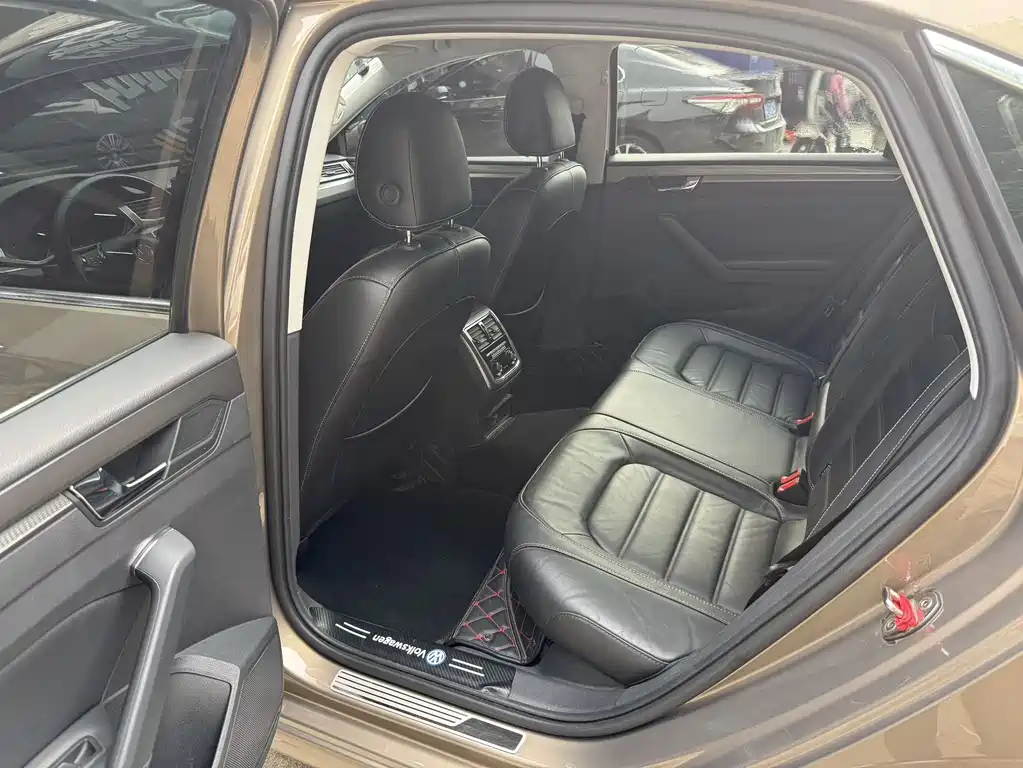 Volkswagen Passat — фото 7