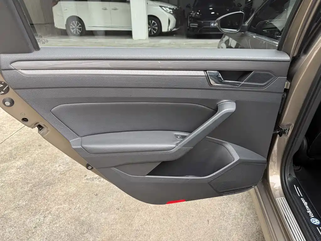 Volkswagen Passat — фото 9