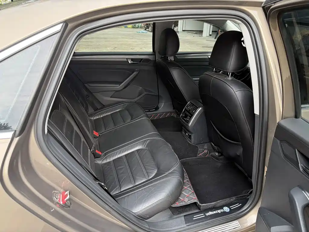 Volkswagen Passat — фото 10