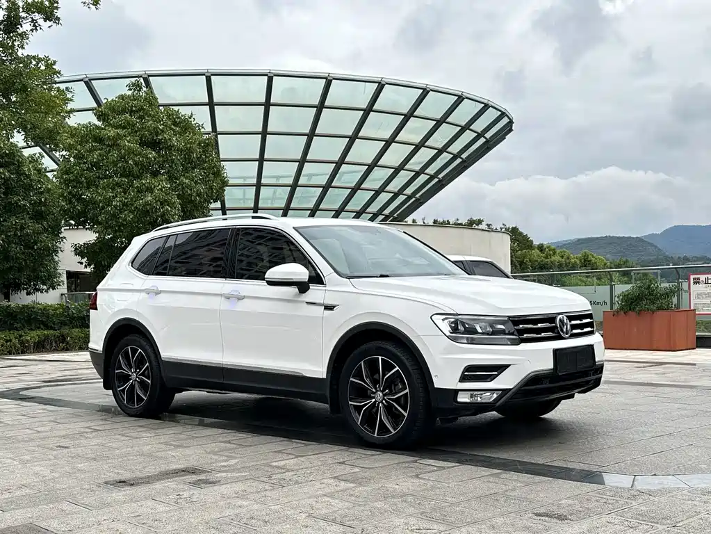 Volkswagen Tiguan L — фото 3
