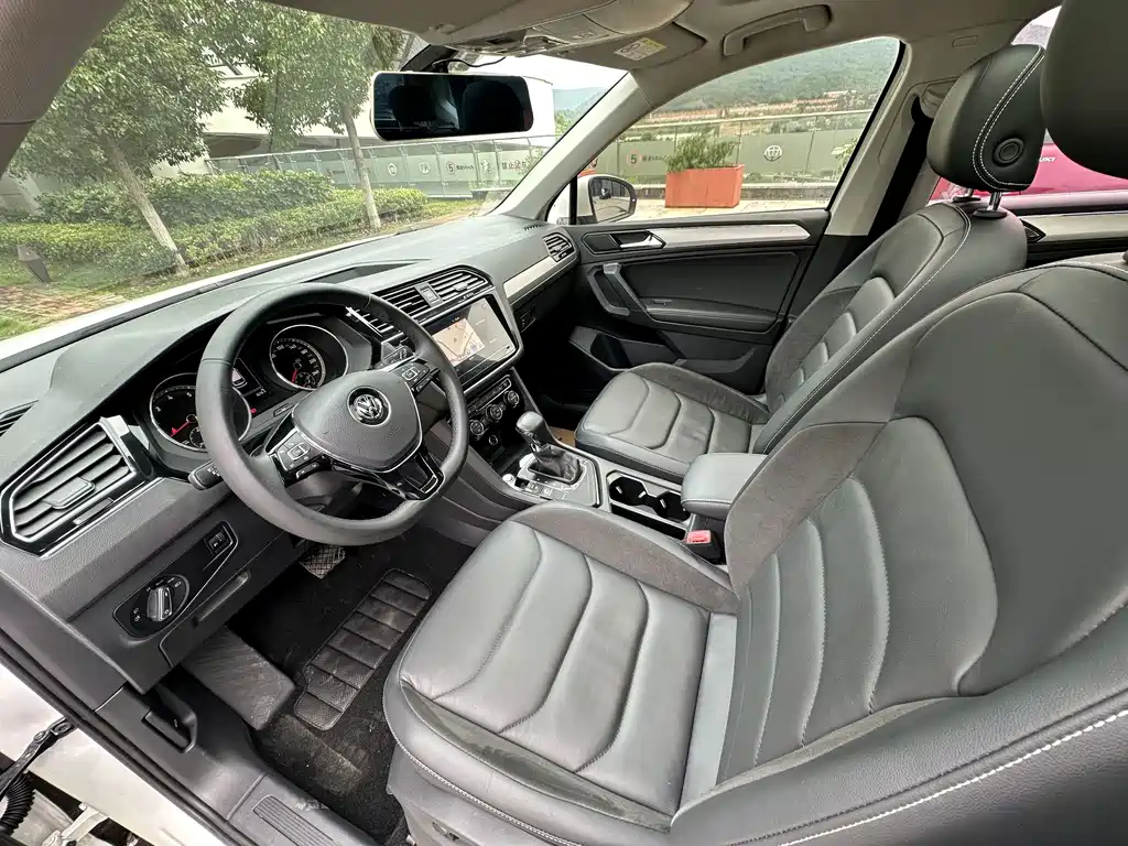 Volkswagen Tiguan L — фото 4