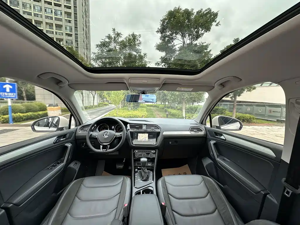 Volkswagen Tiguan L — фото 6