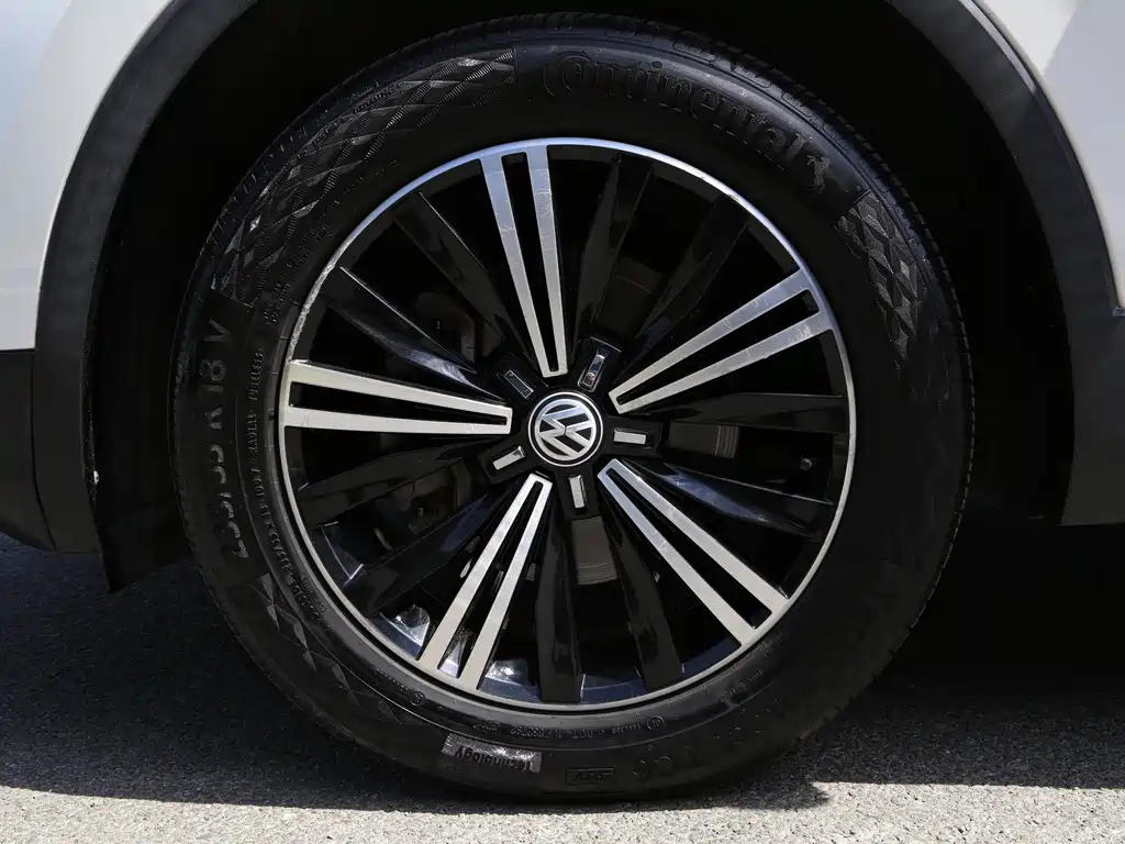 Volkswagen Tiguan L — фото 18