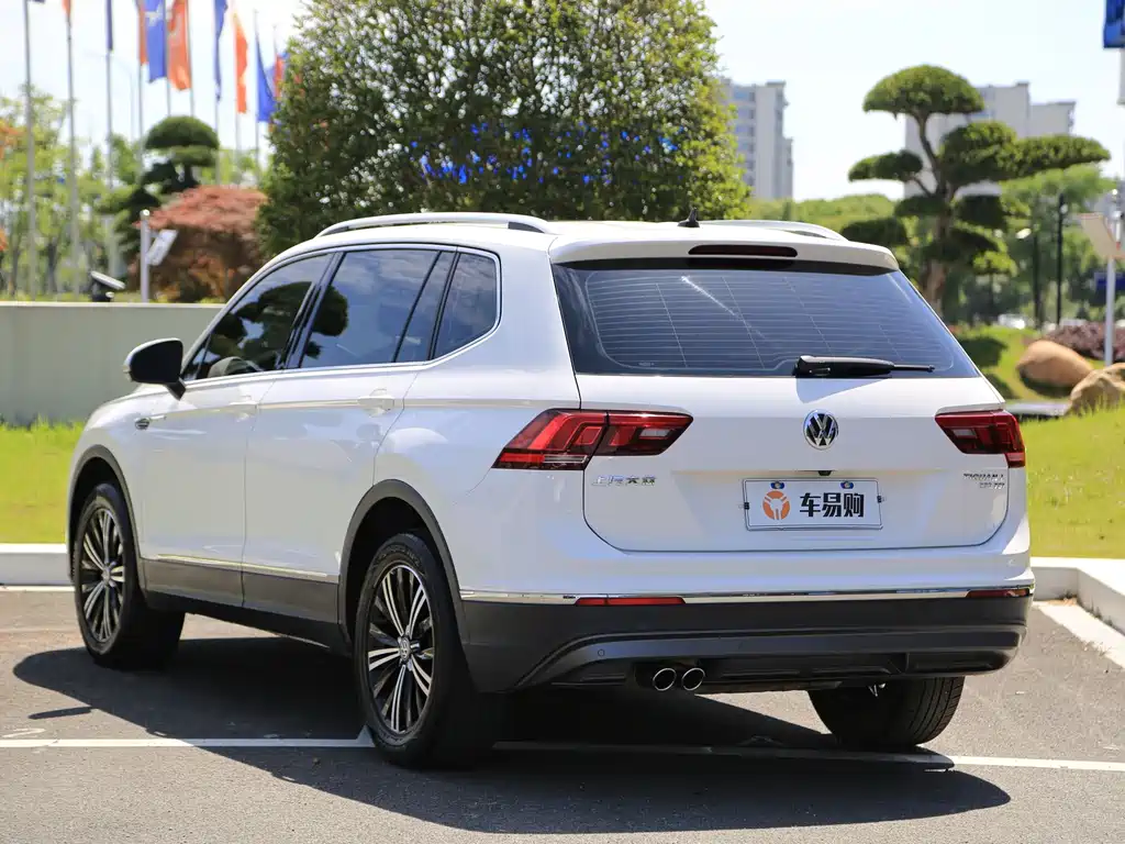 Volkswagen Tiguan L — фото 19