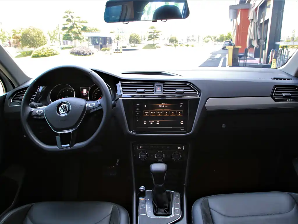 Volkswagen Tiguan L — фото 4