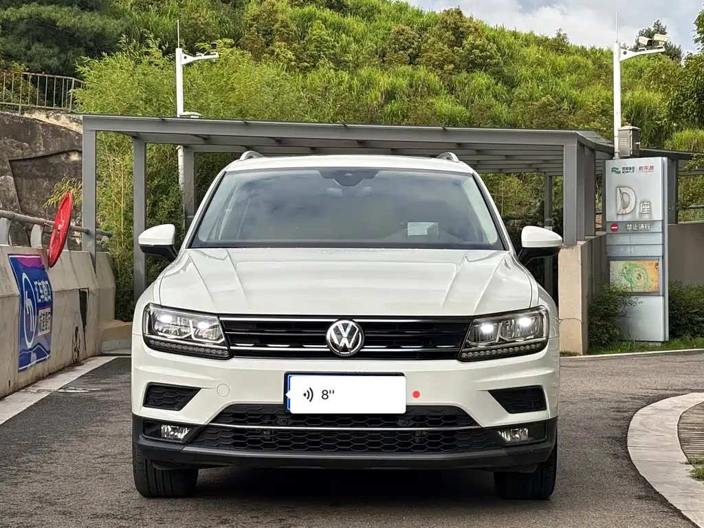 Volkswagen Tiguan — фото 2
