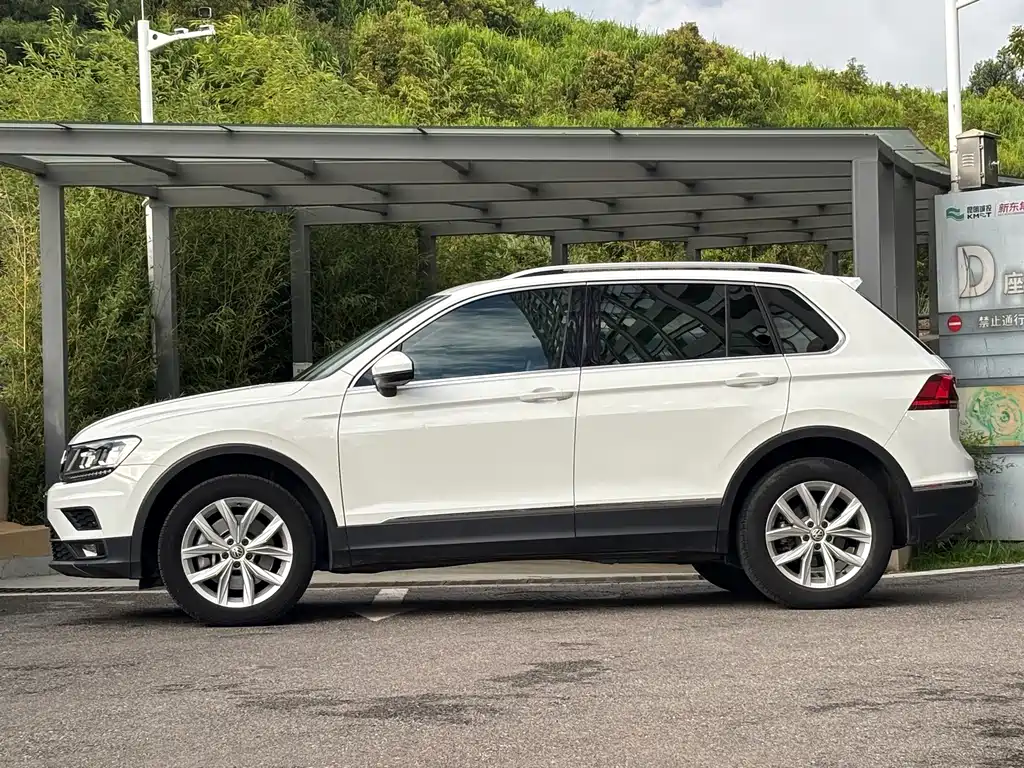 Volkswagen Tiguan — фото 4