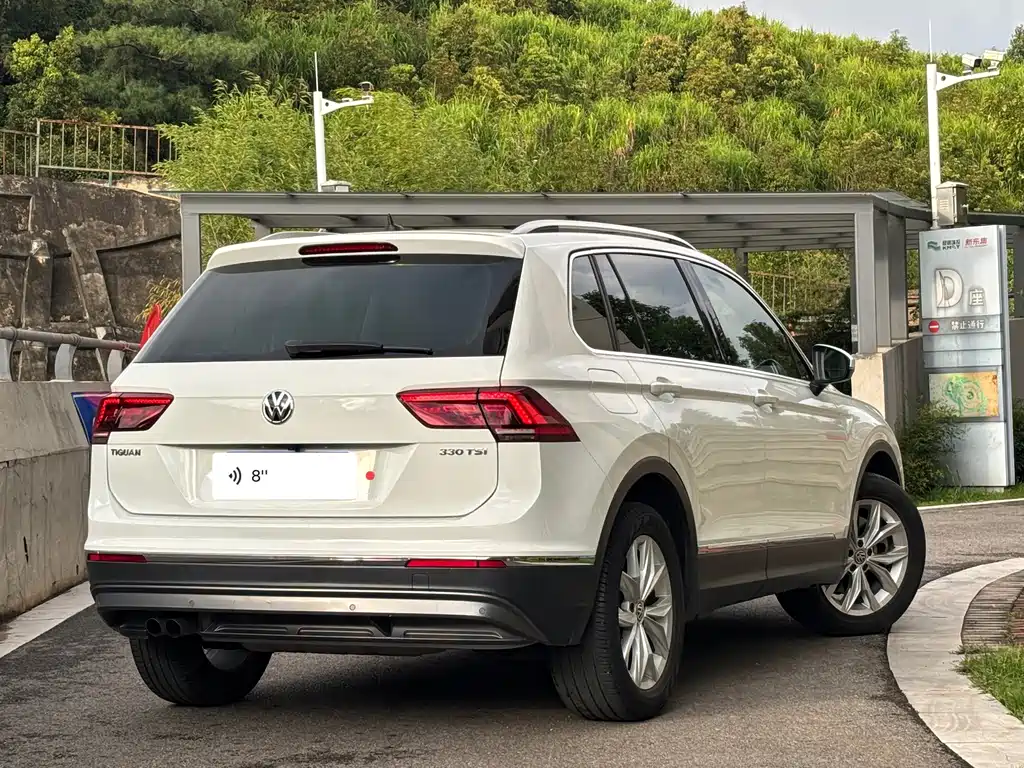 Volkswagen Tiguan — фото 5