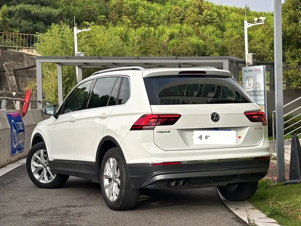 Volkswagen Tiguan — фото 6