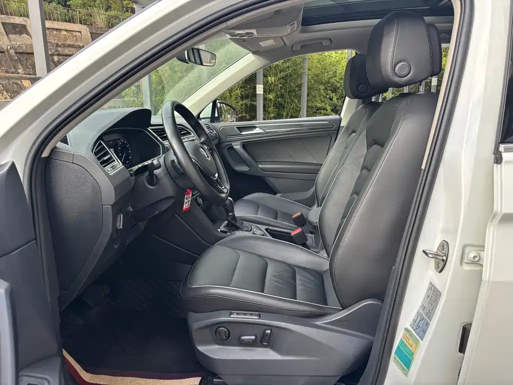 Volkswagen Tiguan — фото 10