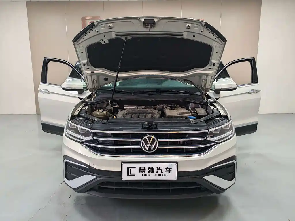 Volkswagen Tiguan L — фото 15