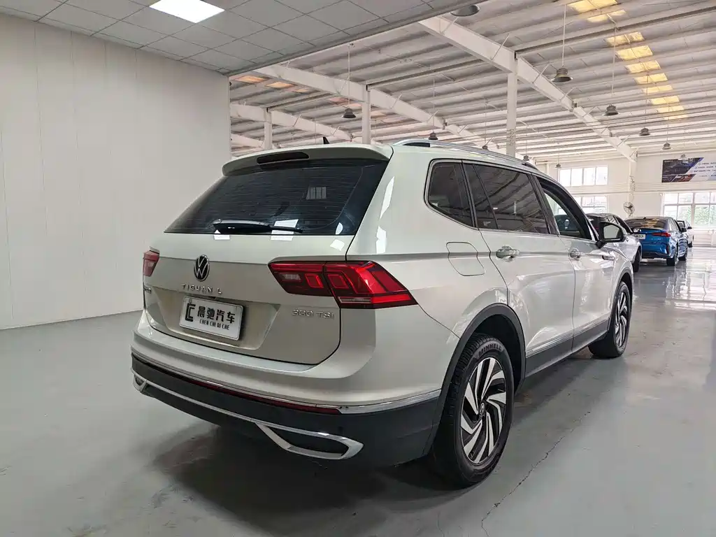 Volkswagen Tiguan L — фото 4