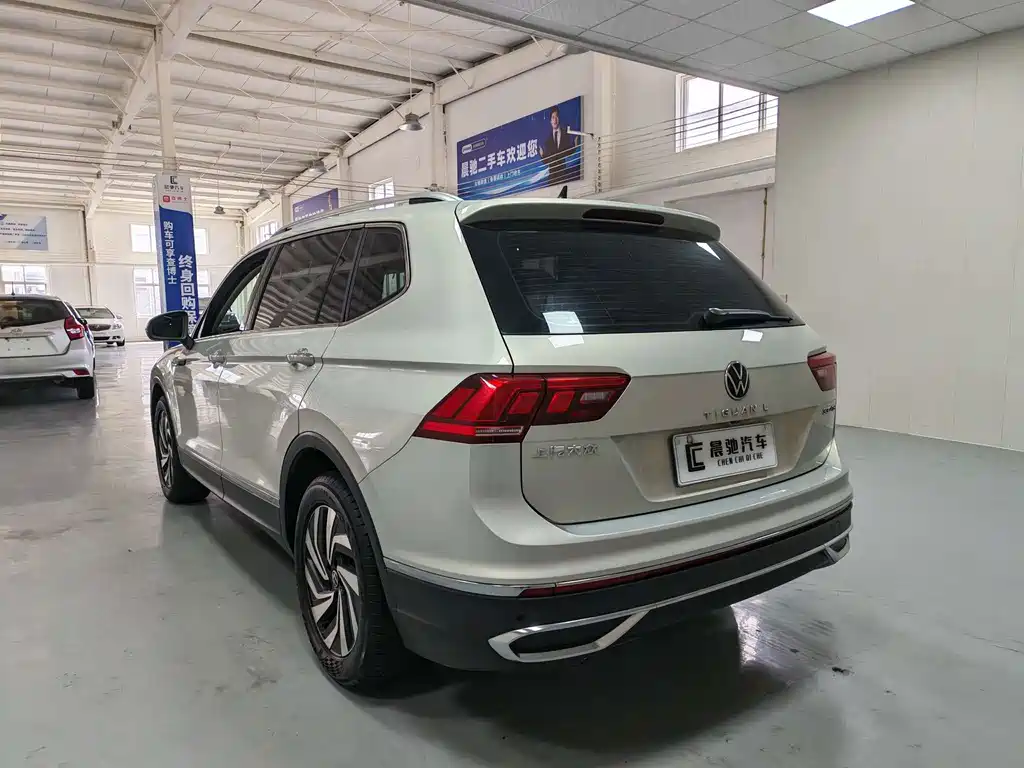 Volkswagen Tiguan L — фото 6
