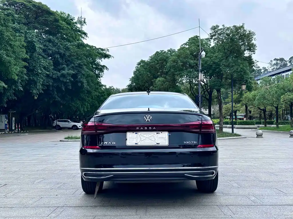 Volkswagen Passat — фото 11
