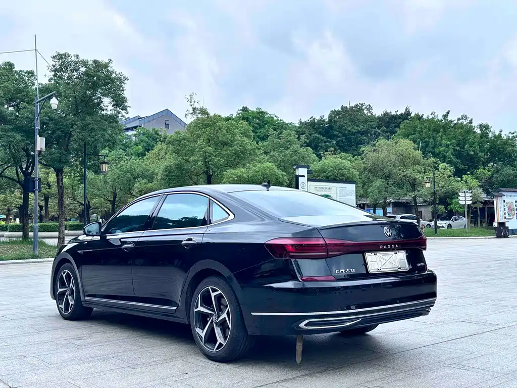 Volkswagen Passat — фото 12