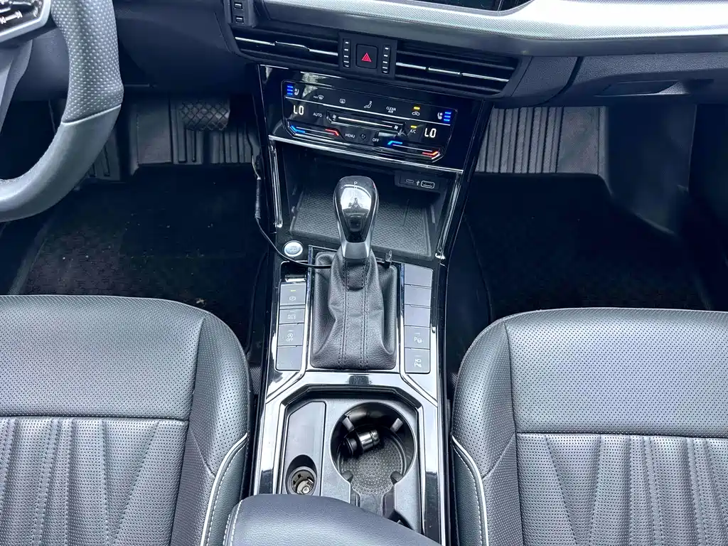 Volkswagen Passat — фото 7