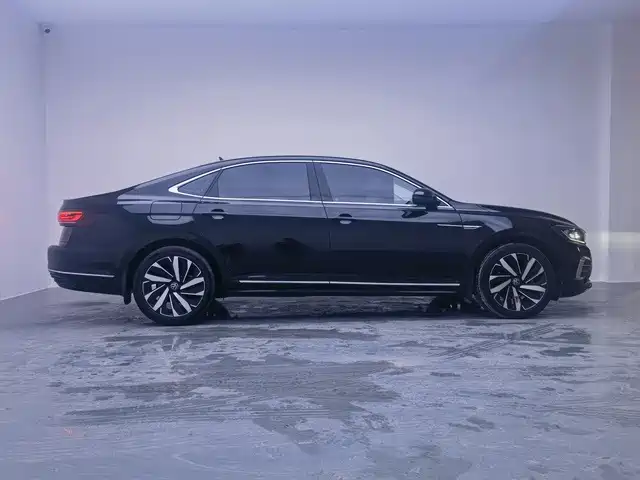 Volkswagen Passat — фото 8