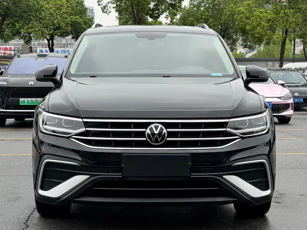 Volkswagen Tiguan L — фото 3