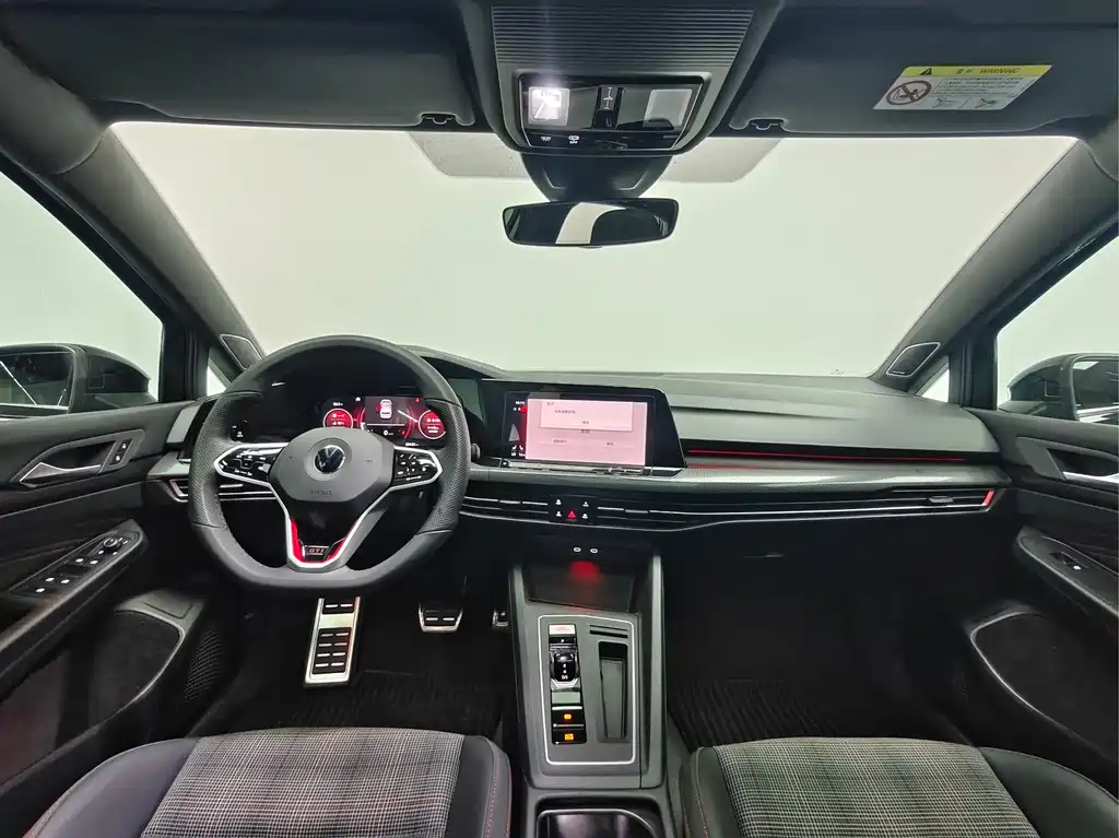 Volkswagen Golf GTI — фото 11