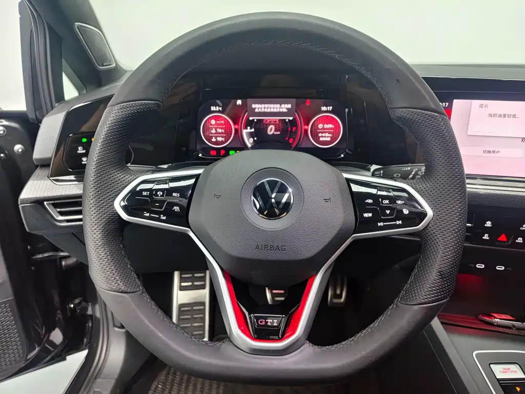 Volkswagen Golf GTI — фото 13