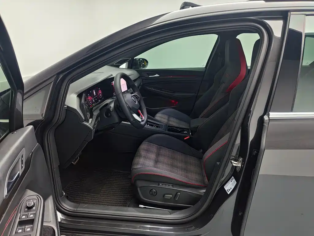 Volkswagen Golf GTI — фото 15