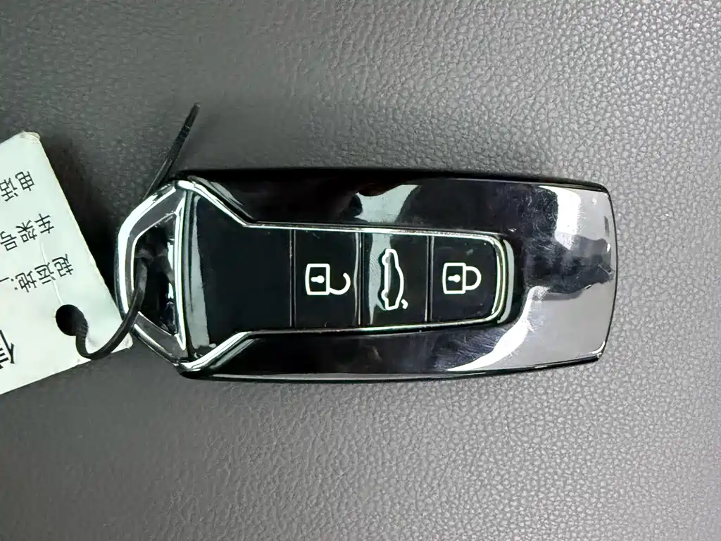 Volkswagen Touareg — фото 21