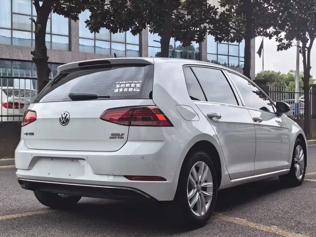 Volkswagen Golf — фото 6