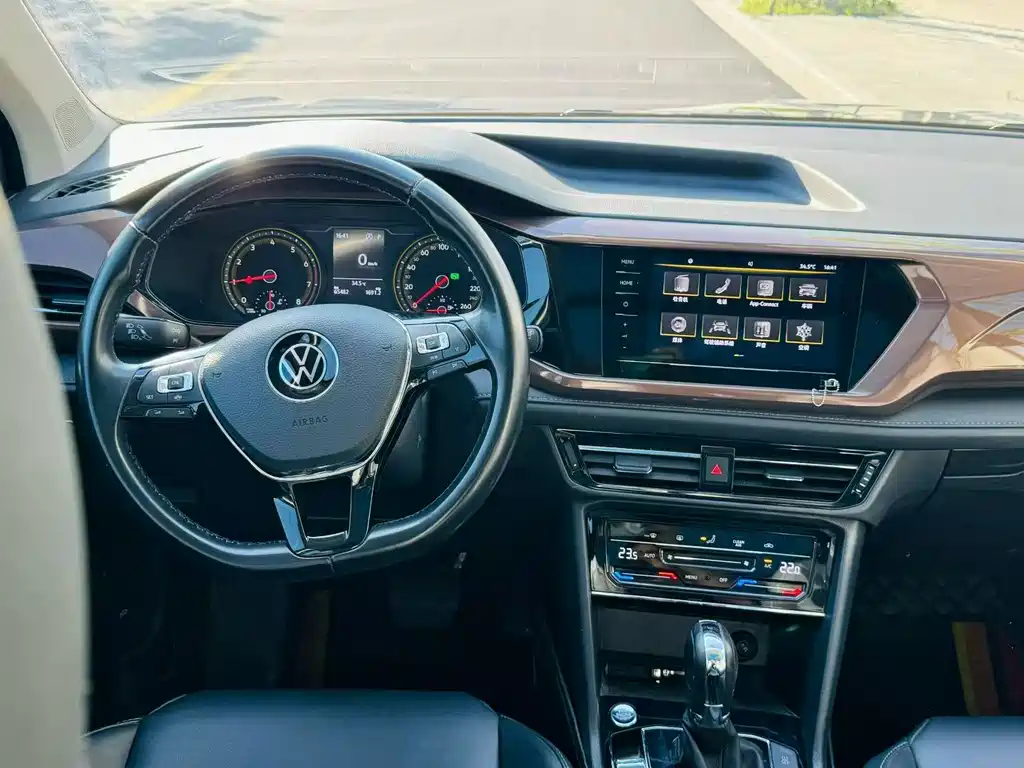 Volkswagen Tharu — фото 5