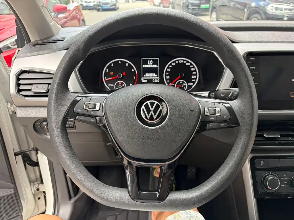 Volkswagen T-Cross — фото 13