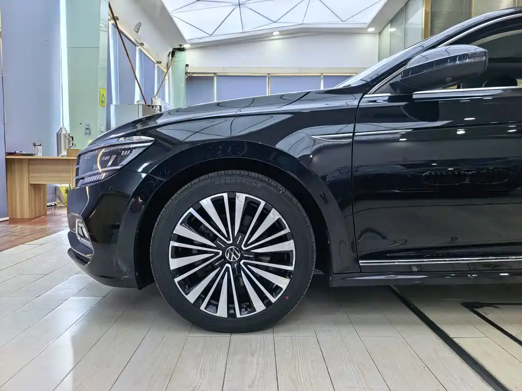 Volkswagen Passat — фото 14