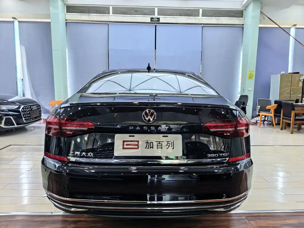 Volkswagen Passat — фото 17