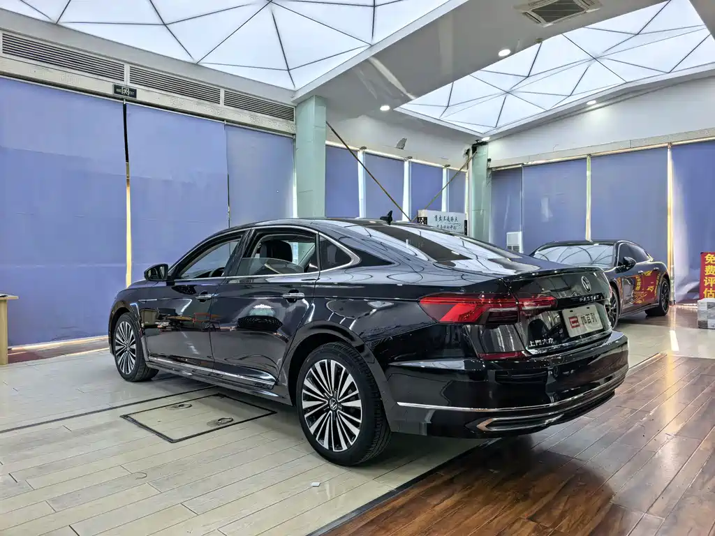 Volkswagen Passat — фото 18
