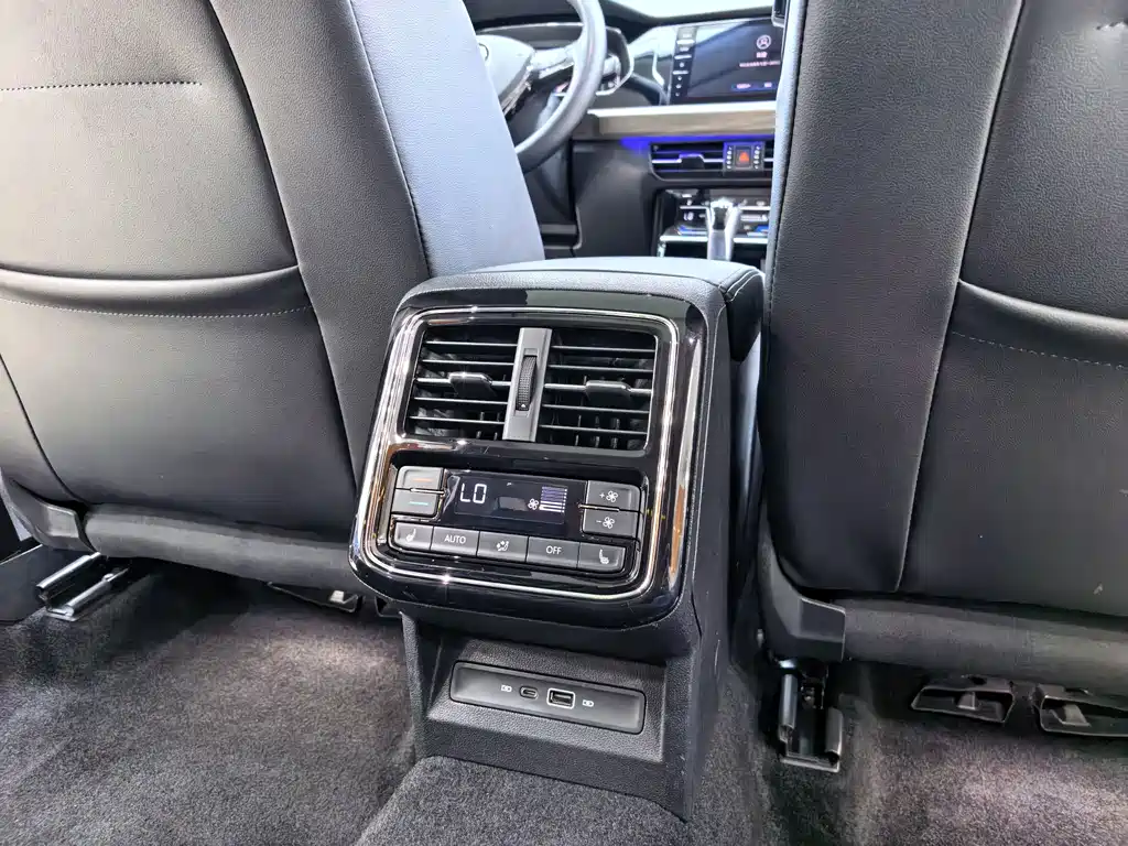 Volkswagen Passat — фото 8