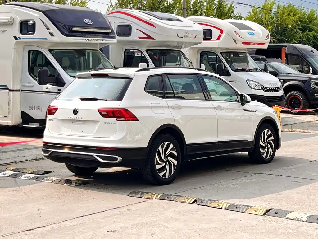 Volkswagen Tiguan L — фото 3