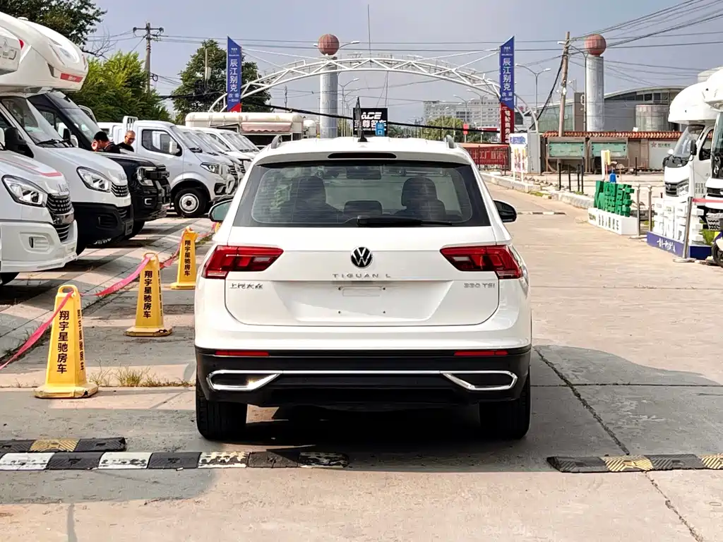 Volkswagen Tiguan L — фото 4