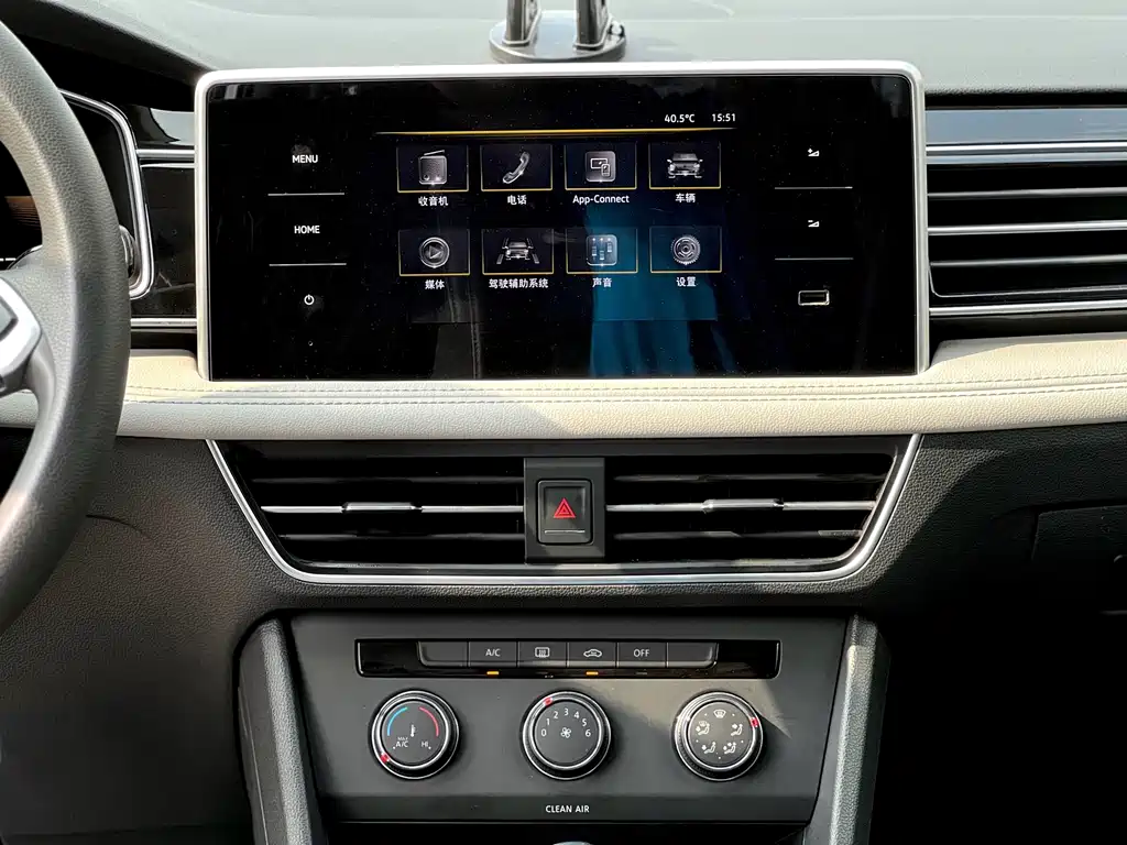 Volkswagen Tiguan L — фото 8