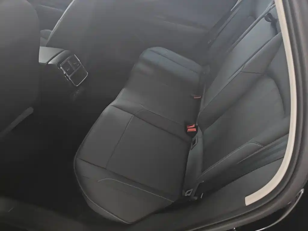 Volkswagen Passat — фото 17