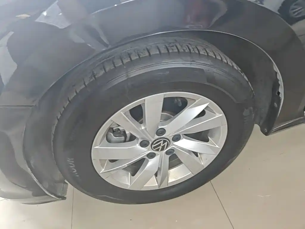 Volkswagen Passat — фото 23