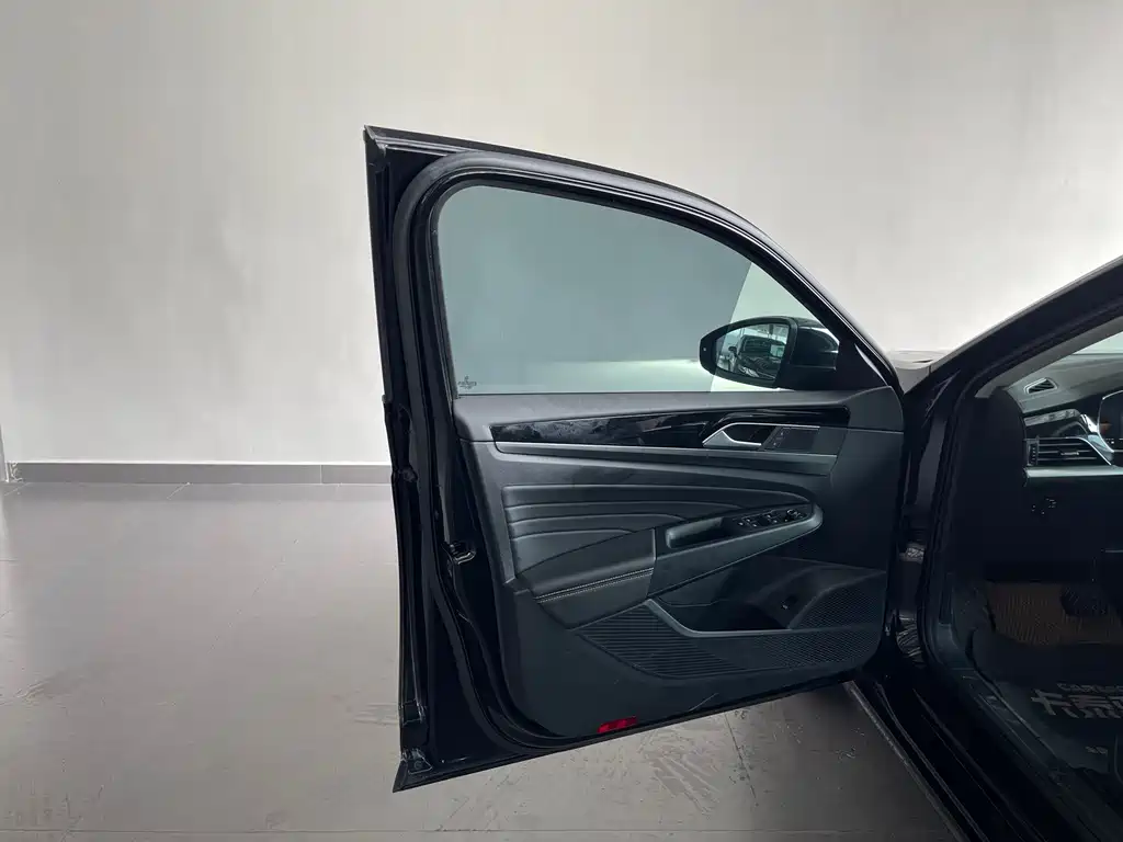 Volkswagen Passat — фото 13
