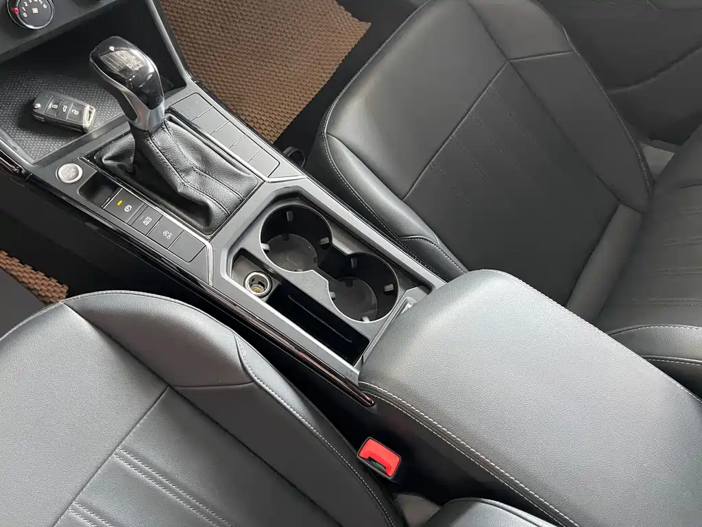 Volkswagen Passat — фото 14