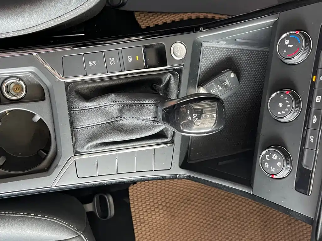 Volkswagen Passat — фото 16