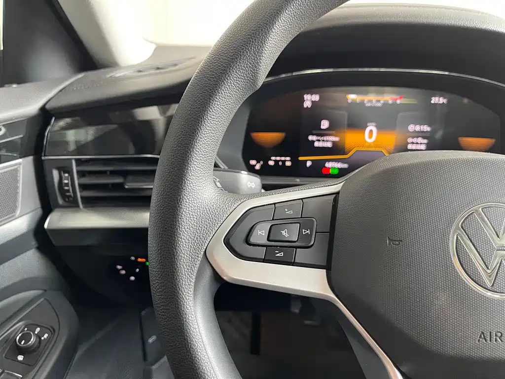 Volkswagen Passat — фото 17
