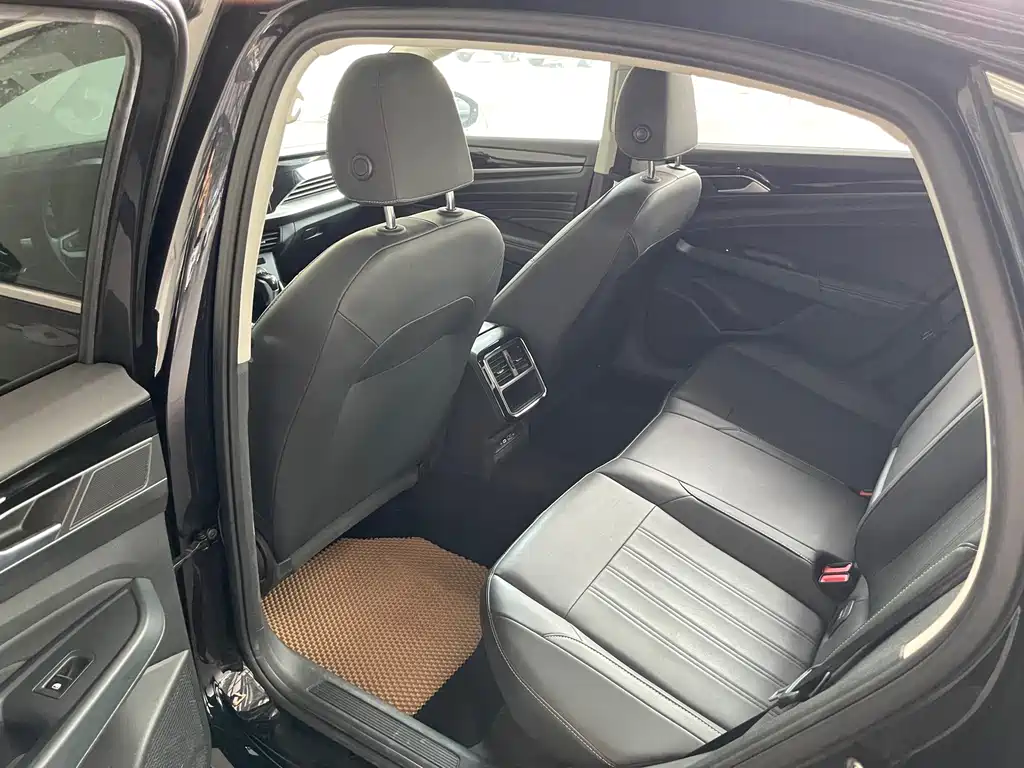 Volkswagen Passat — фото 20
