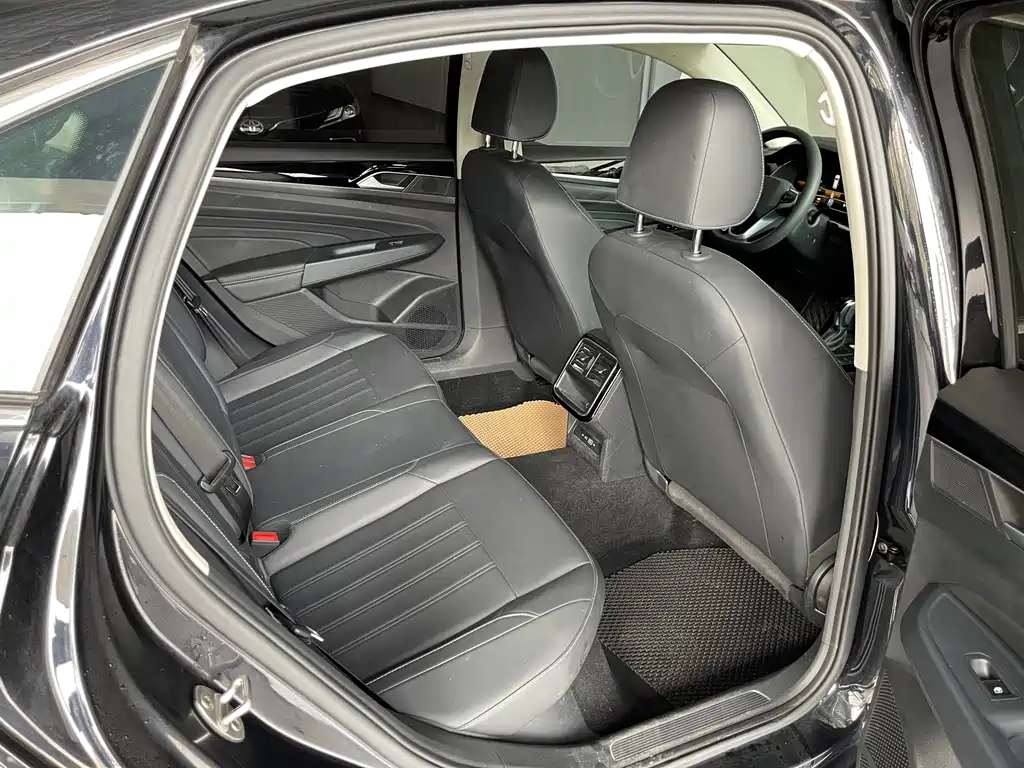 Volkswagen Passat — фото 22